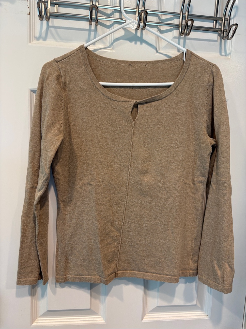 Women's Long Sleeve Keyhole Top - Taupe